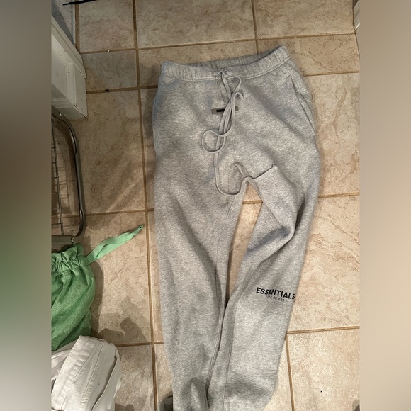 Essentials sweatpants - Picture 2 of 4